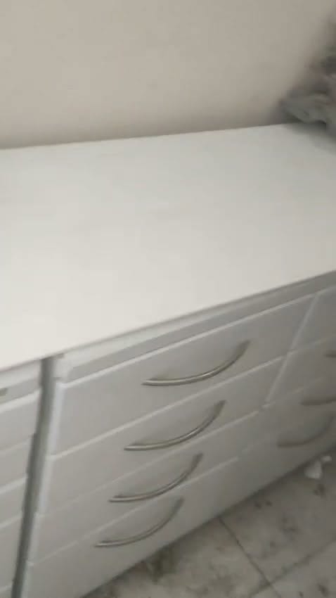 للبيع كابينت 2 متر بالرخامه حالتها ممتازه 0111556261901050801634