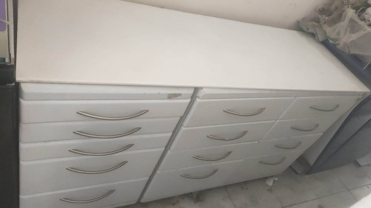 للبيع كابينت 2 متر بالرخامه حالتها ممتازه 0111556261901050801634
