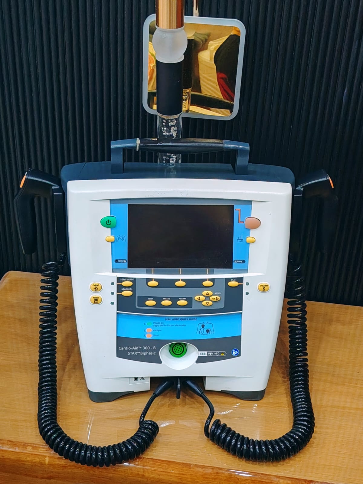 Inomed Cardio-Aid 360_b Defibrillator — صورة 1 من 1