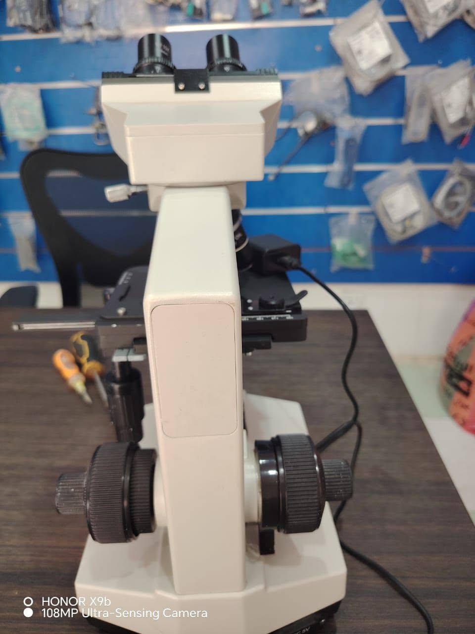 متوفر Microscope 107 — صورة 3 من 3