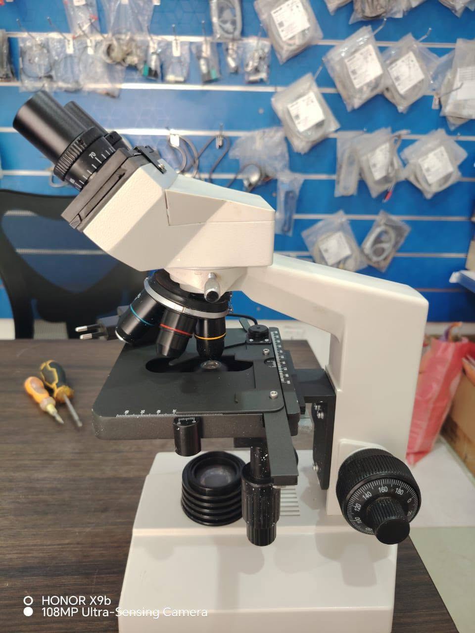 متوفر Microscope 107 — صورة 2 من 3
