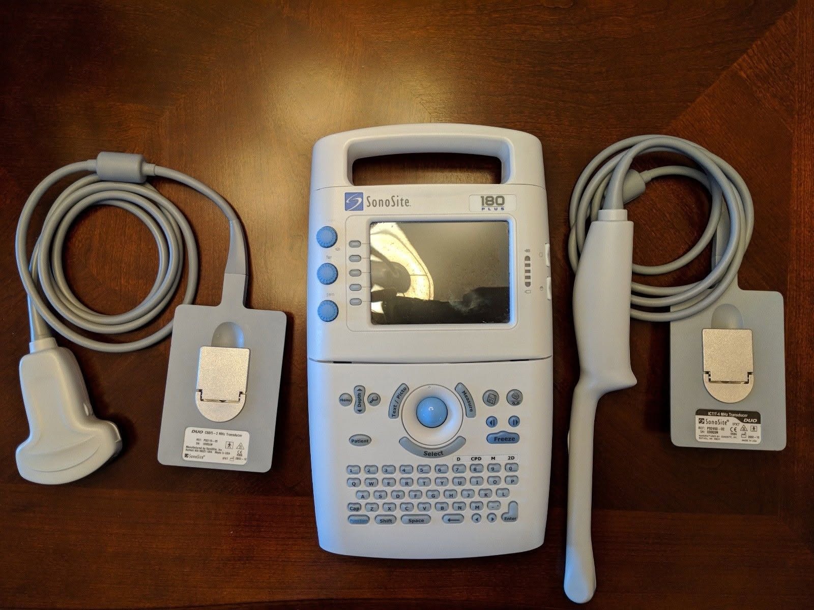 الدقة والسهولة في جهاز واحد! | SonoSite 180 Plus — صورة 1 من 1